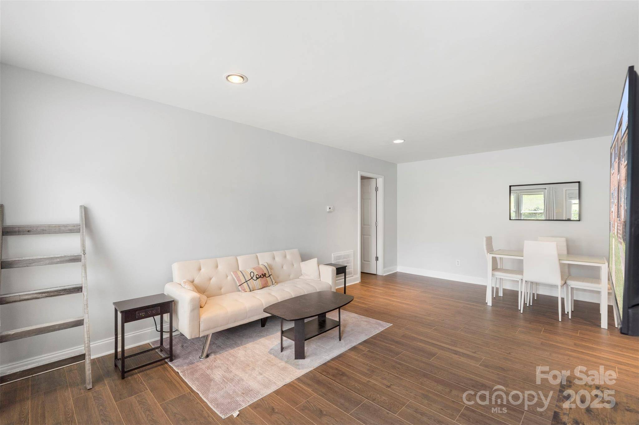 Gastonia, NC 28054,718 E Maple AVE