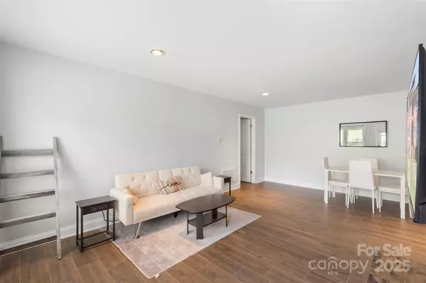 Gastonia, NC 28054,718 E Maple AVE #F