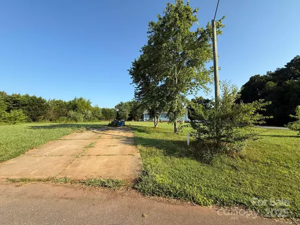 Newton, NC 28658,1669 Mack CT