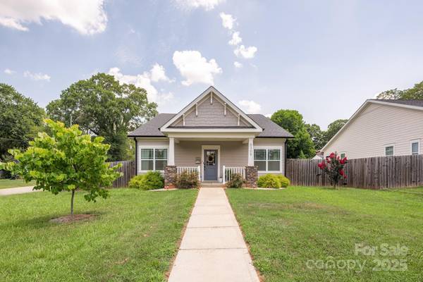 5305 Tarrywood LN, Charlotte, NC 28205