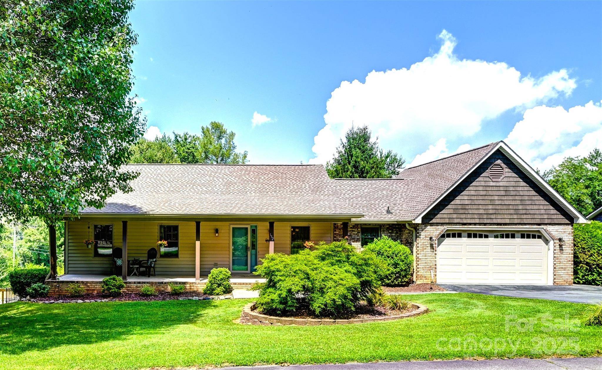 132 Mountain Valley DR, Hendersonville, NC 28739