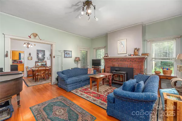 Asheville, NC 28806,31 Samayoa PL