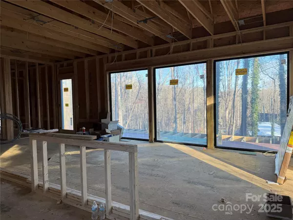 Candler, NC 28715,137 English DR