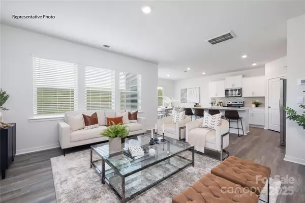 Statesville, NC 28677,818 Candy DR