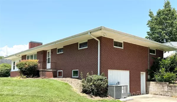 Lenoir, NC 28645,1586 Echo DR