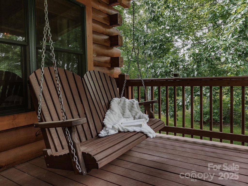 Maggie Valley, NC 28751,123 Chickadee LN