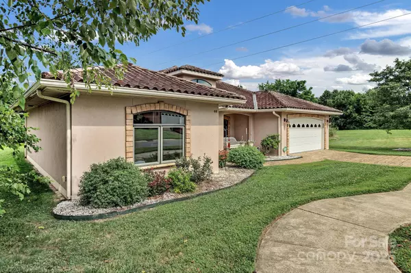 Asheville, NC 28806,44 Pacifico DR