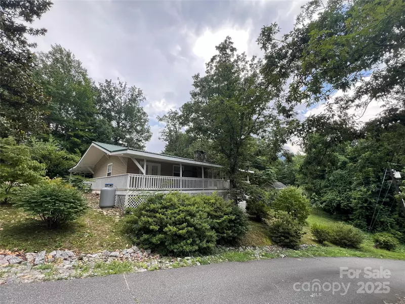 130 Sherwood DR, Lake Lure, NC 28746