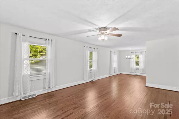 Statesville, NC 28677,848 Woodland RD