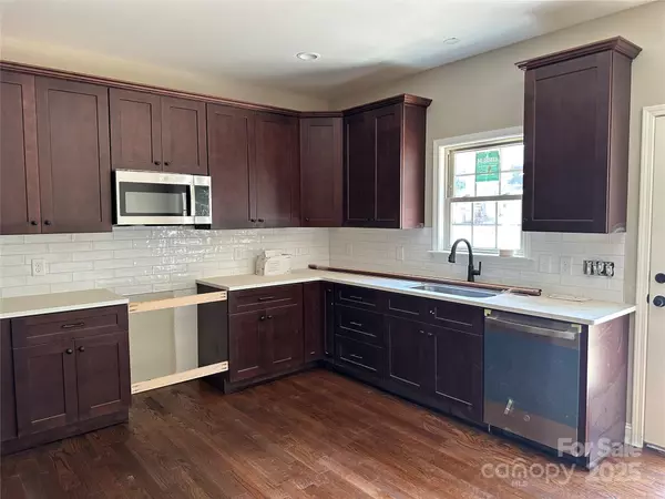 Newton, NC 28658,1031 Long DR