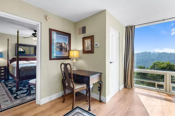 Asheville, NC 28804,647 Town Mountain RD #505