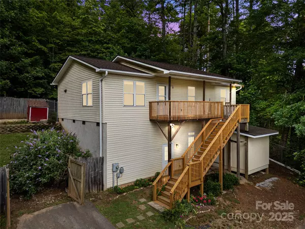 Brevard, NC 28712,96 Habitat WAY