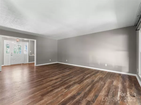 Hendersonville, NC 28791,165 Crestview DR