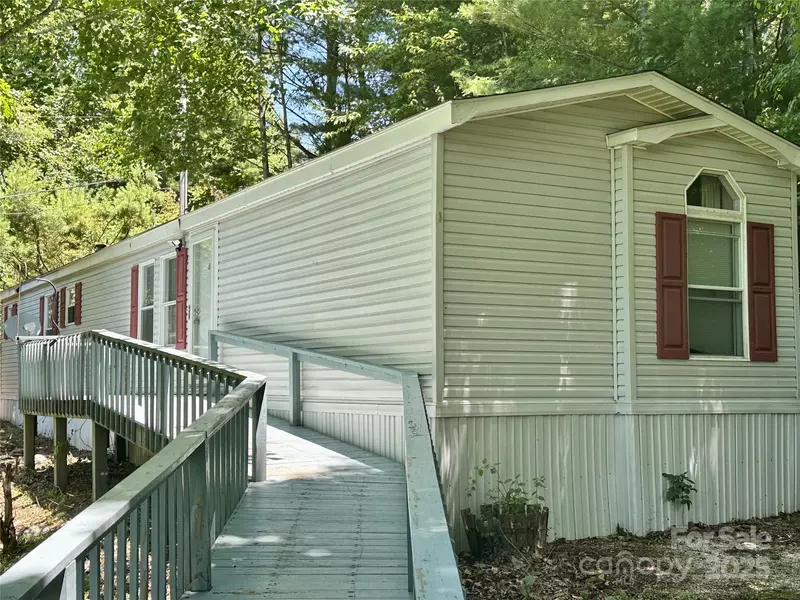 572 Blue Ridge Gem Stone RD, Spruce Pine, NC 28777