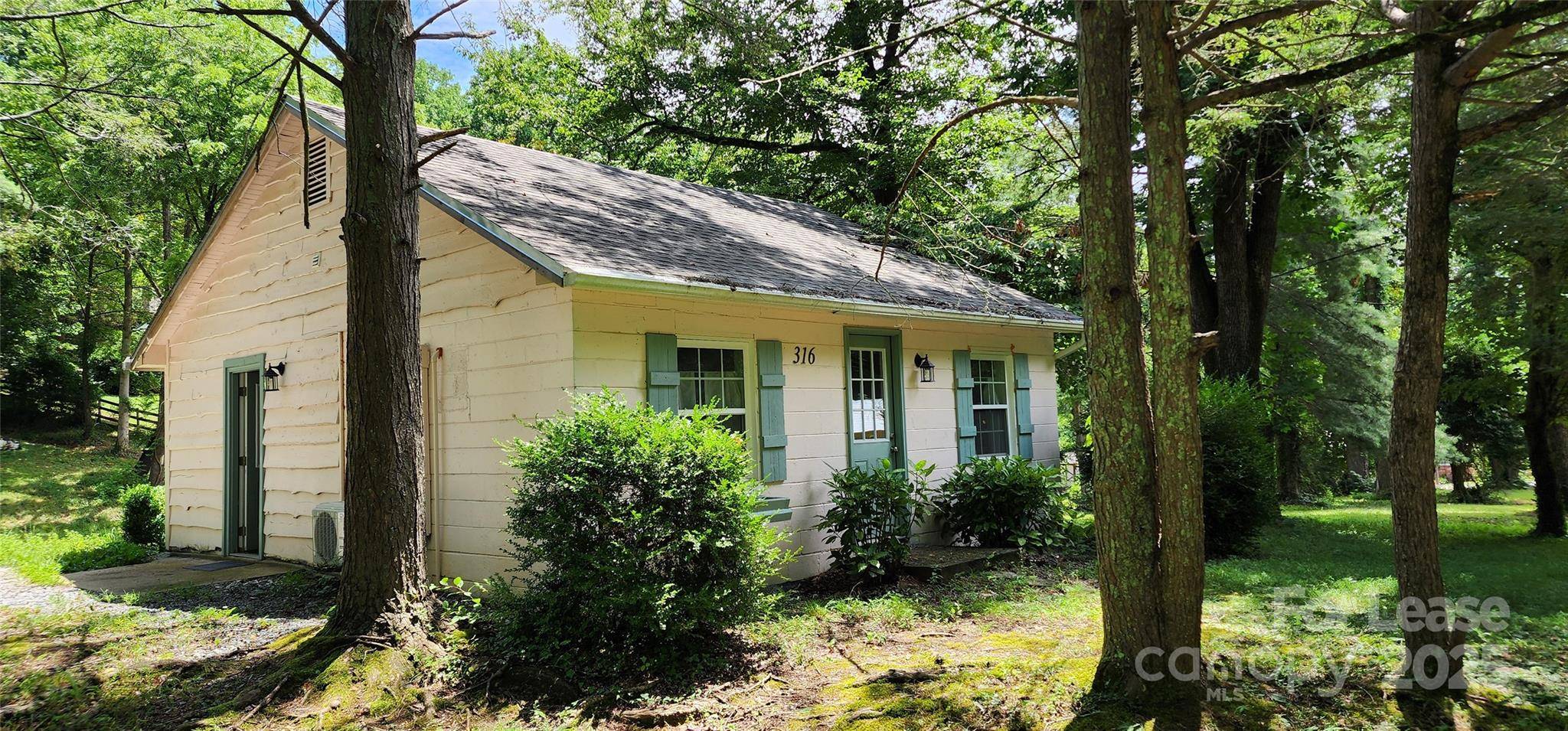 Tryon, NC 28782,316 Warrior Mountain RD