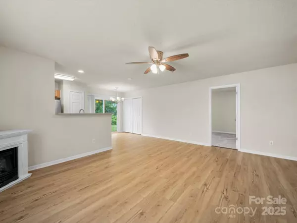 Charlotte, NC 28216,6420 Sunman RD