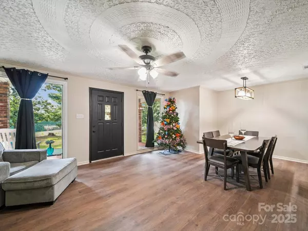 5374 N NC Highway 150 HWY, Lincolnton, NC 28092