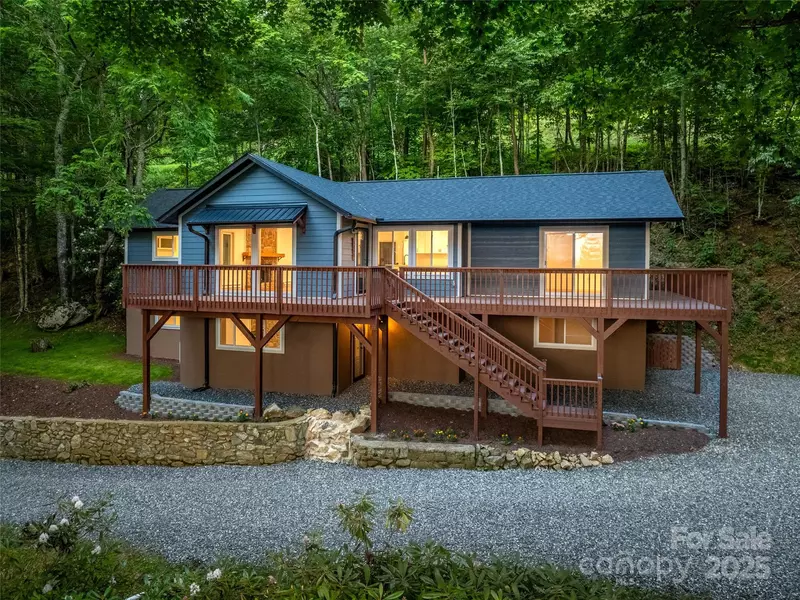 1065 Oak Ridge LN, Mars Hill, NC 28754