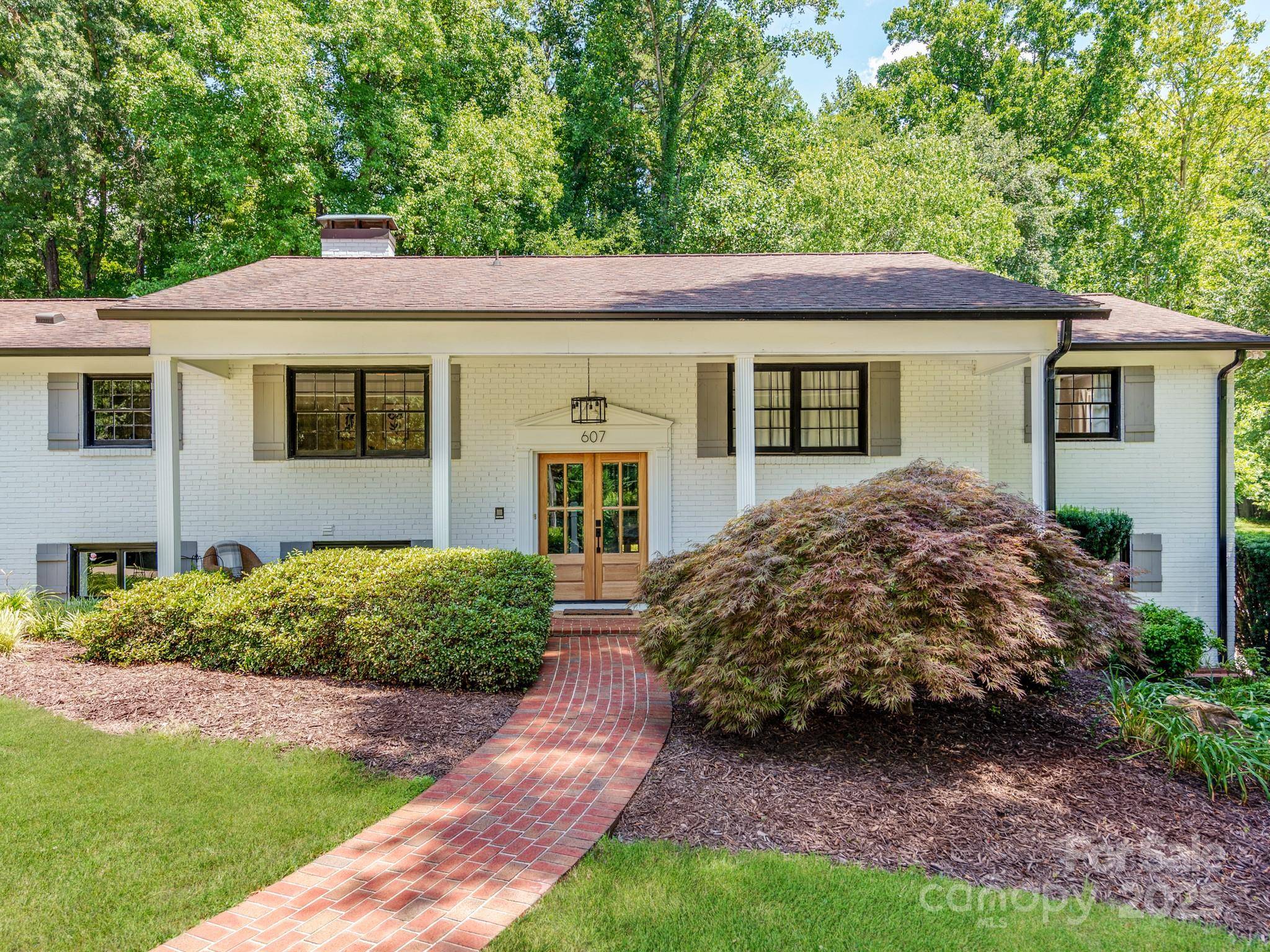Maiden, NC 28650,607 W School ST