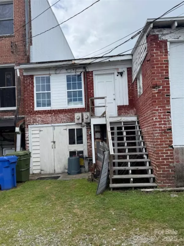 Hendersonville, NC 28792,414 N Main ST
