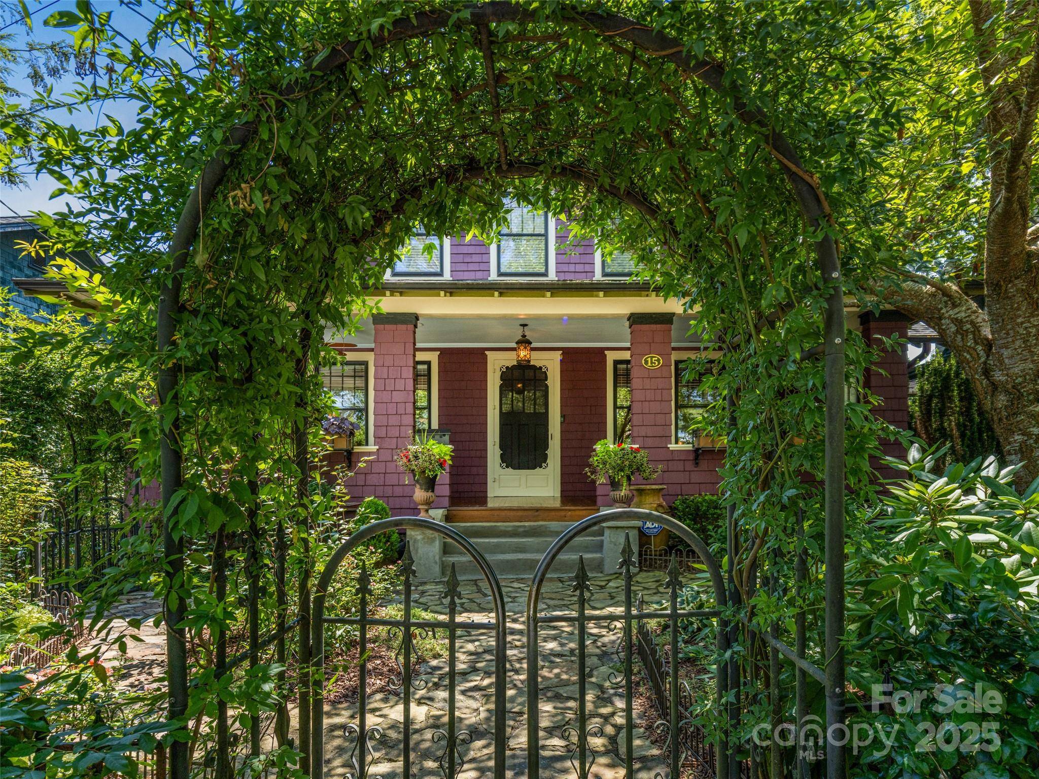 Asheville, NC 28801,15 Pearson DR