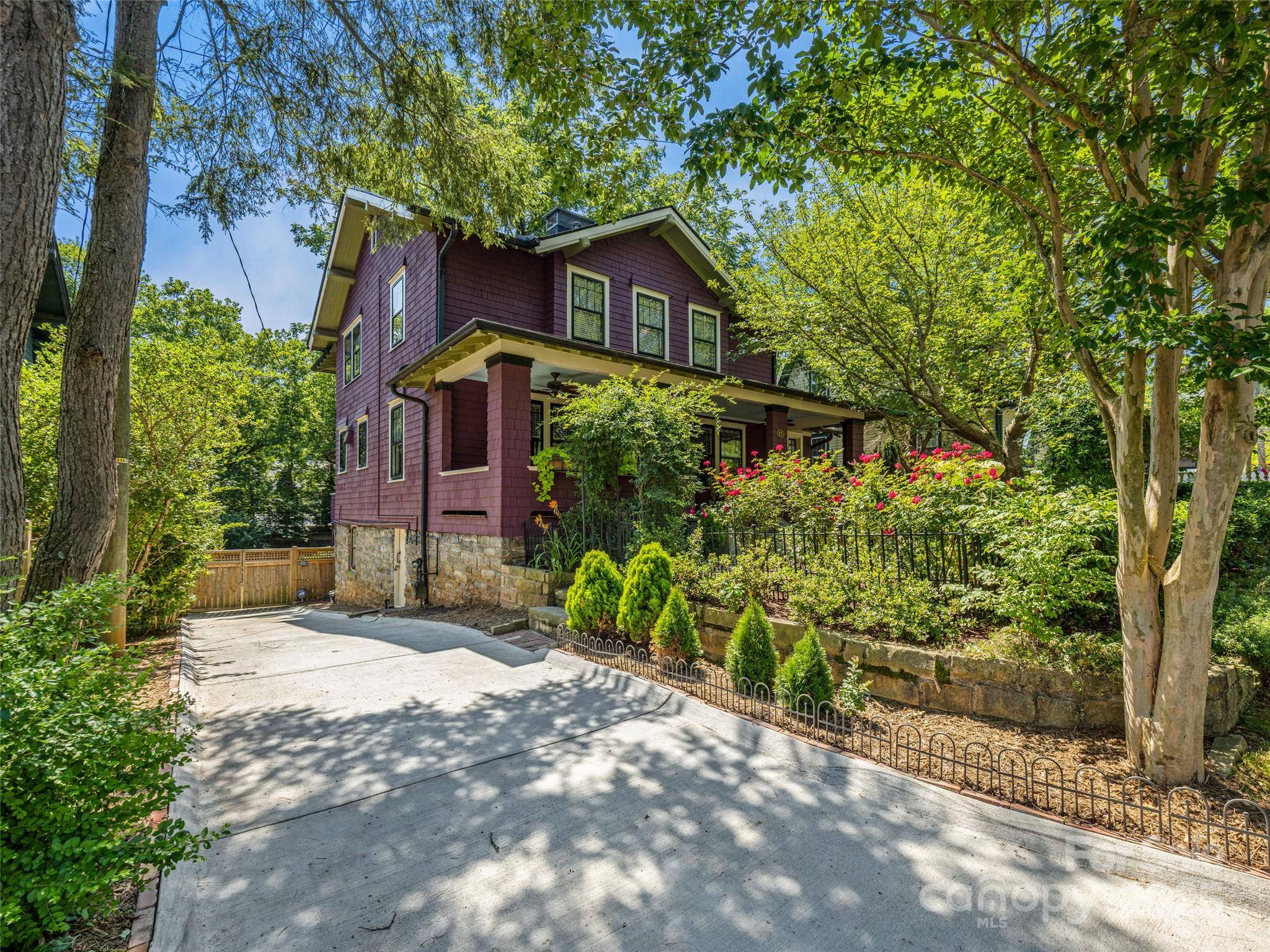 15 Pearson DR, Asheville, NC 28801