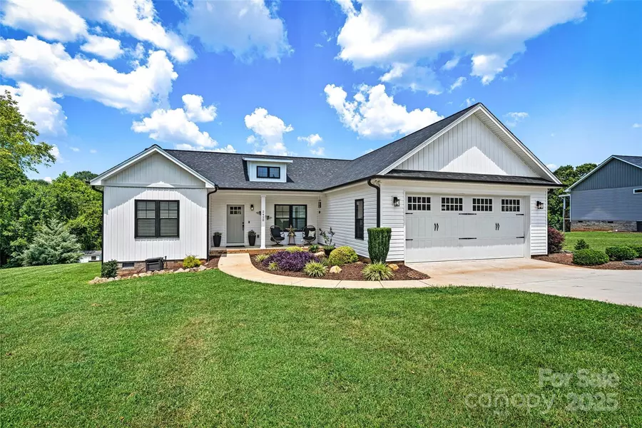 2428 Carriage LN, Lincolnton, NC 28092