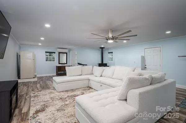 Shelby, NC 28152,2003 Robyn AVE