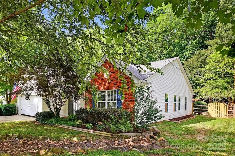 73 Ashton Bluff CIR, Mount Holly, NC 28120