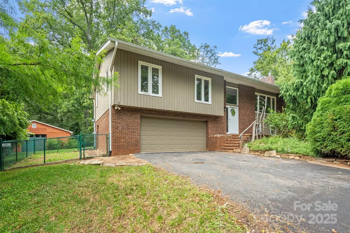 Asheville, NC 28804,15 Beaverdam CT
