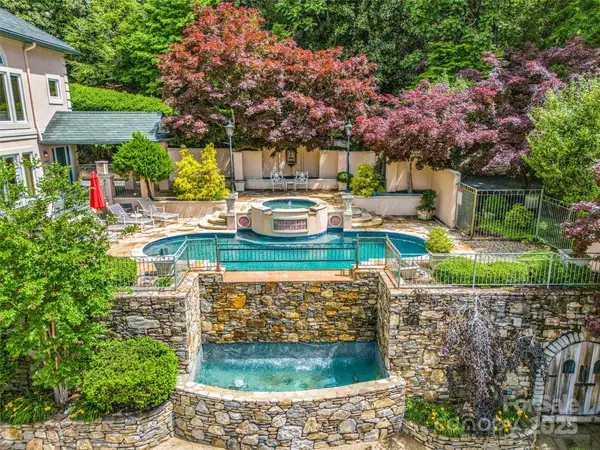 Lake Lure, NC 28746,454 Cutaway RD
