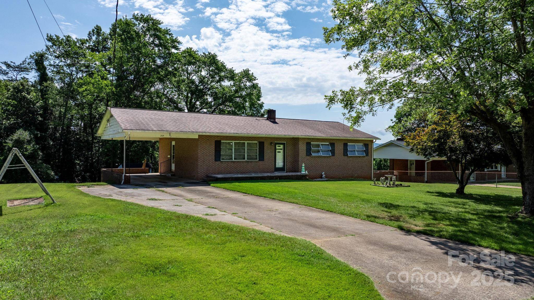Morganton, NC 28655,204 Whitley RD