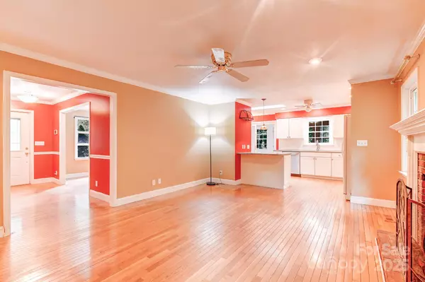 Hendersonville, NC 28791,171 Surry LN