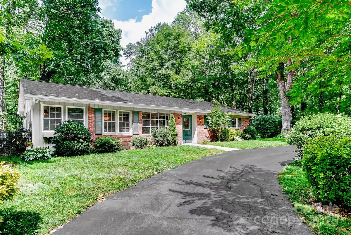 Hendersonville, NC 28791,171 Surry LN