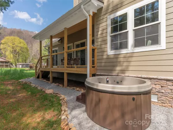 Maggie Valley, NC 28751,85 Sophie RD