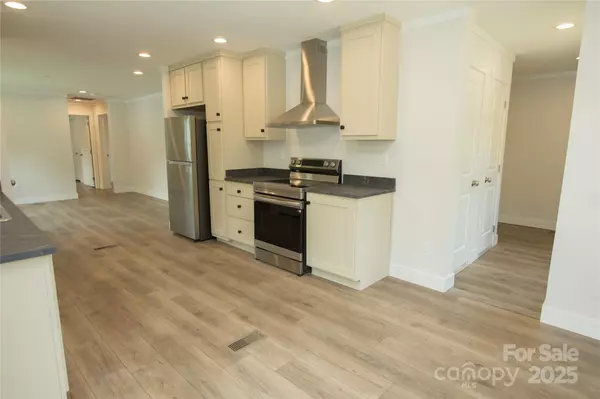 Waynesville, NC 28786,30 Babb ST