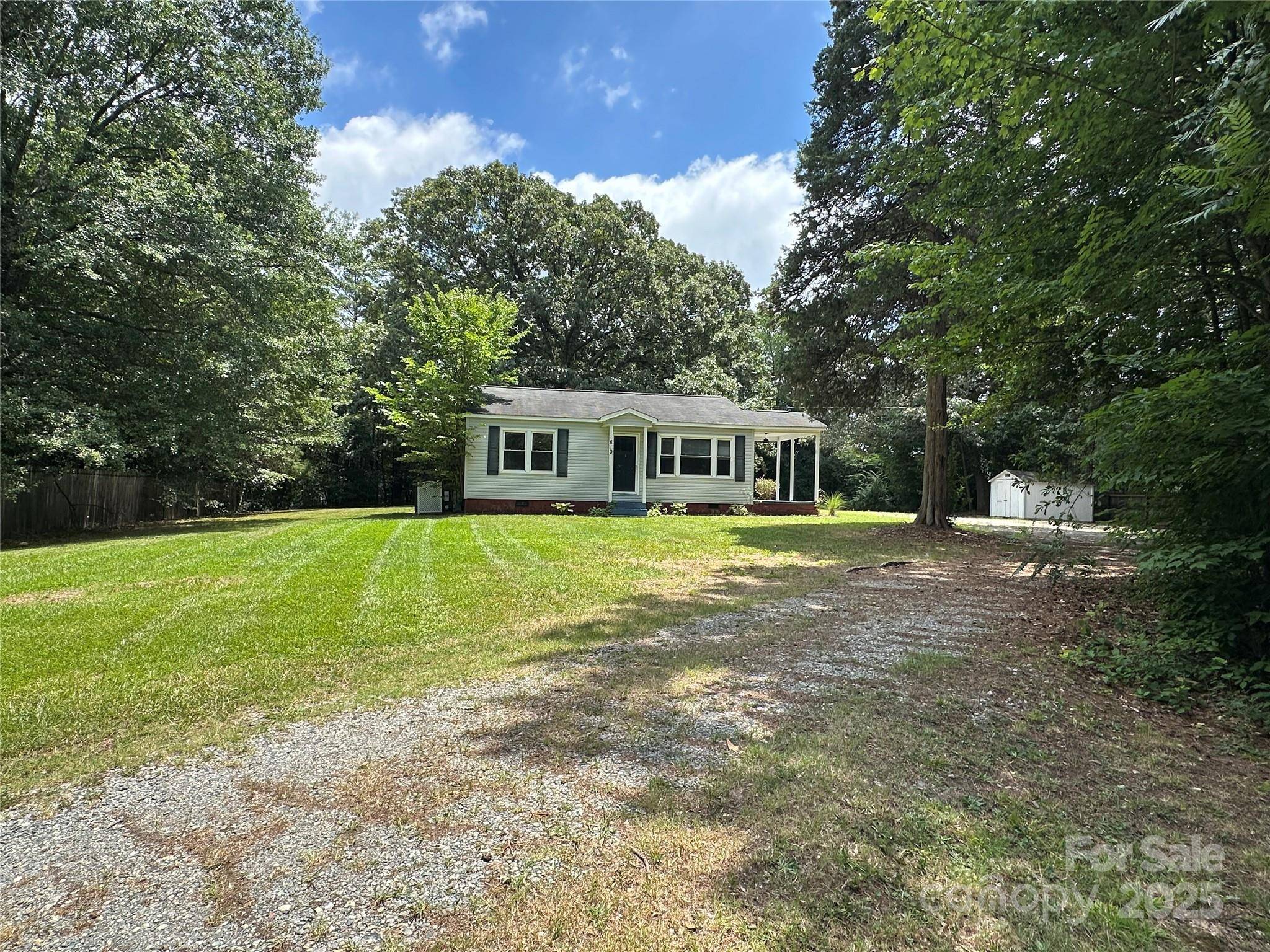 810 Mt Holly Huntersville RD, Charlotte, NC 28214