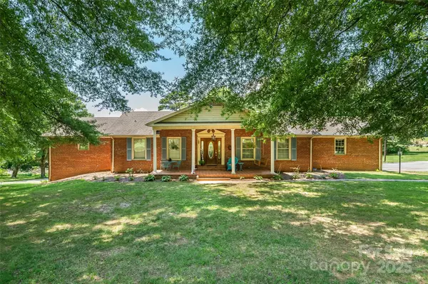 3802 Laurel Heights DR, Morganton, NC 28655