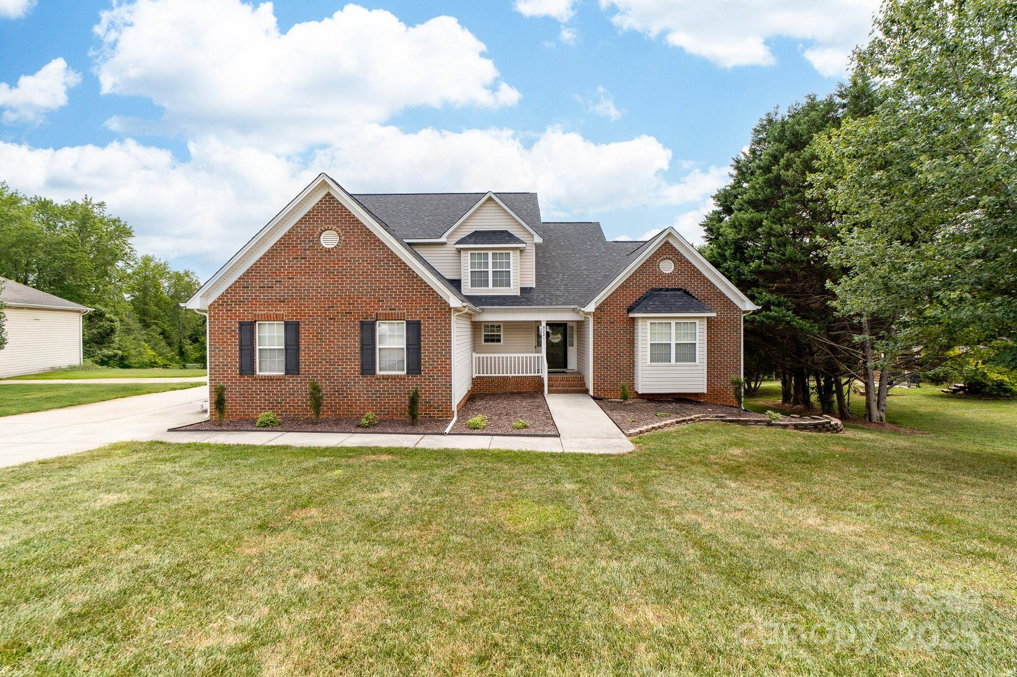 221 Deerfield DR, Mount Holly, NC 28120