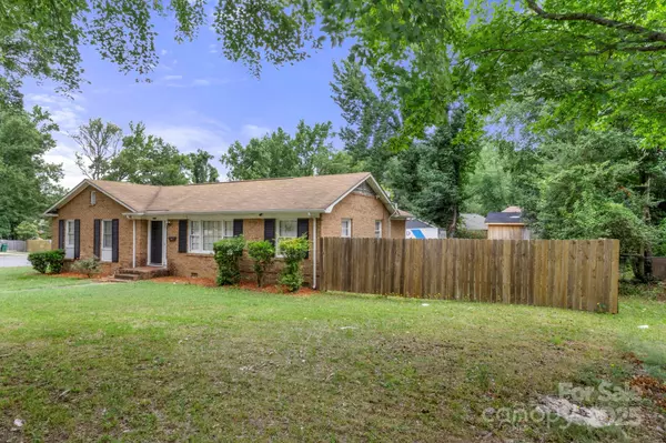 Charlotte, NC 28215,2121 Milton RD