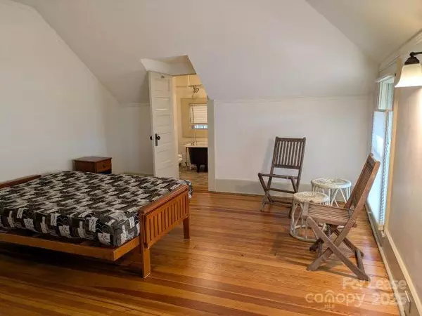 Tryon, NC 28782,220 Melrose CIR #Apt 2