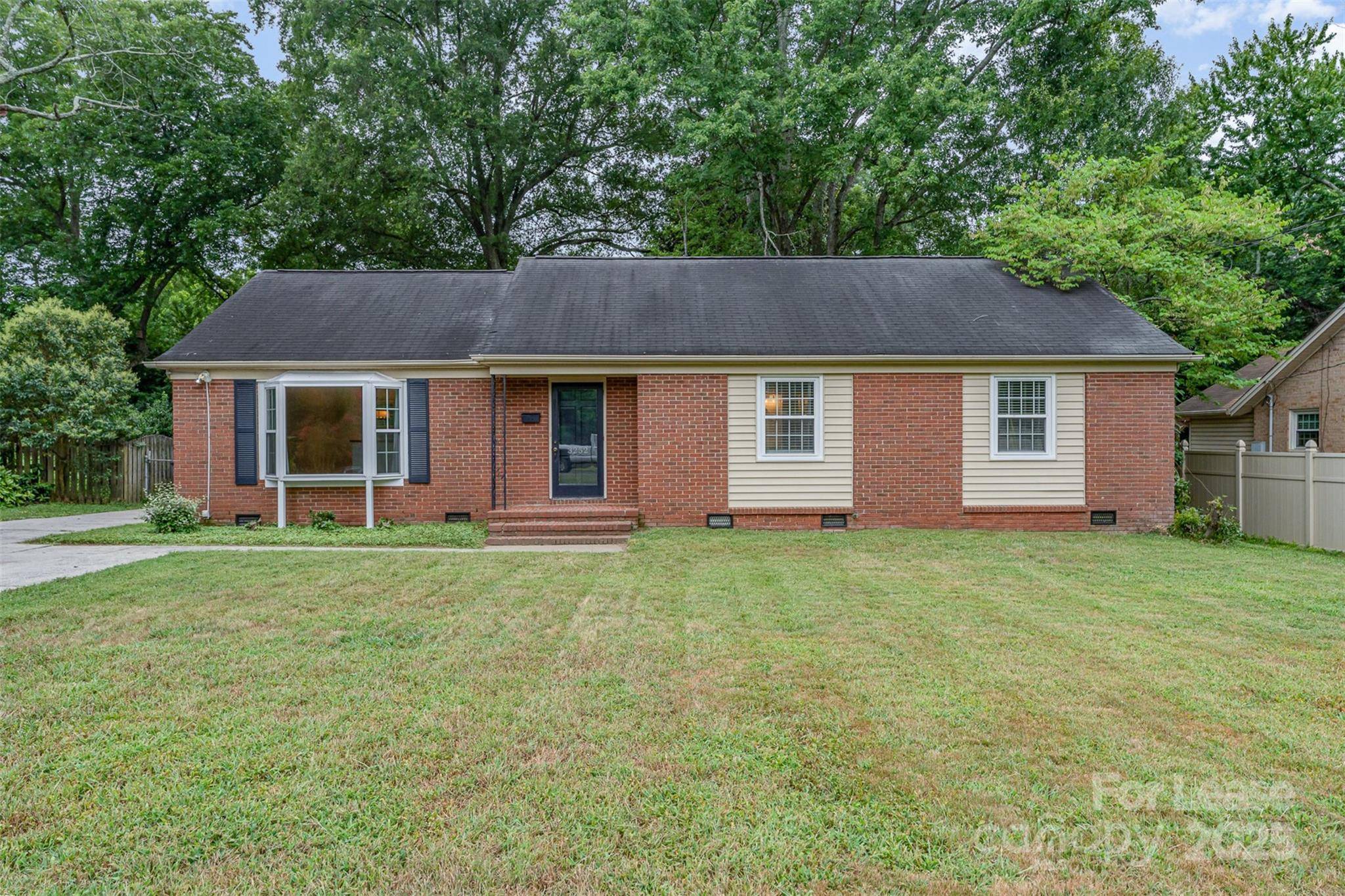3252 Northampton DR, Charlotte, NC 28210