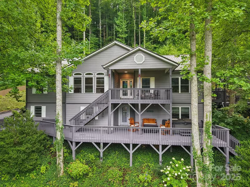 7 Higel LN, Maggie Valley, NC 28751