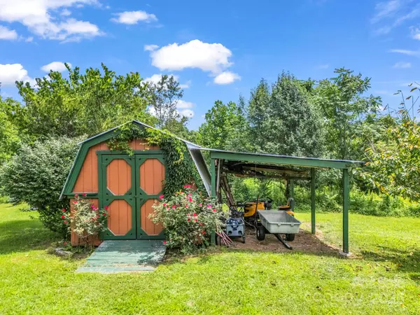 Saluda, NC 28773,61 Overbrook DR