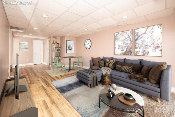 46 Badger RUN, Hendersonville, NC 28739