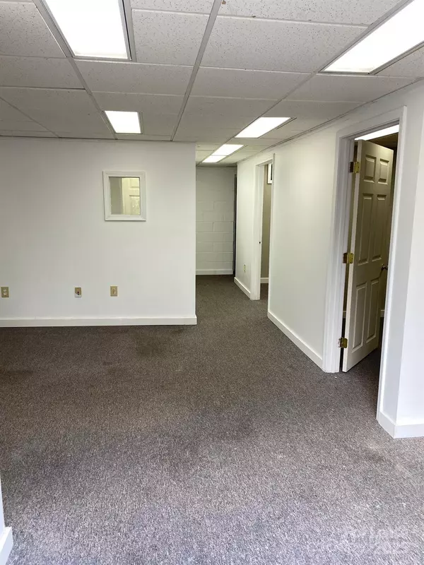 Asheville, NC 28806,1056 Haywood RD #D