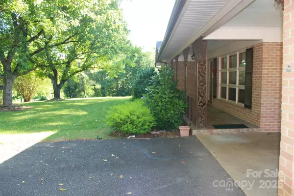 Ellenboro, NC 28040,796 Hollis RD