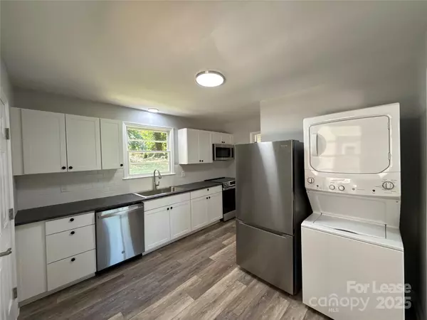 Charlotte, NC 28215,5320 Dolphin LN