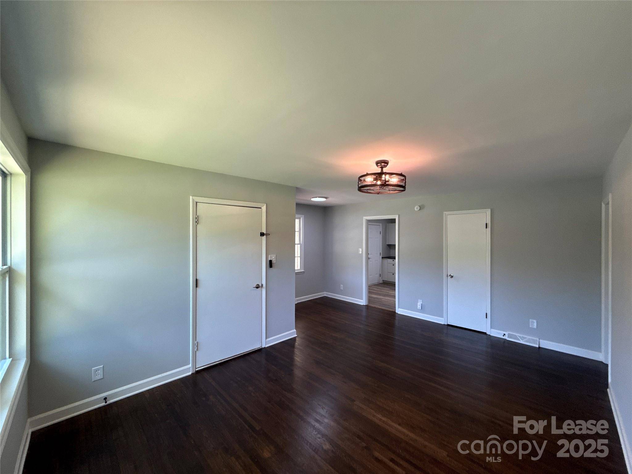 Charlotte, NC 28215,5320 Dolphin LN