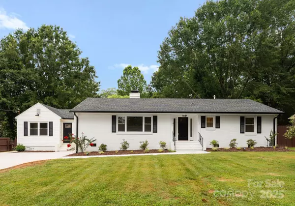 1121 S Edgemont AVE, Gastonia, NC 28054